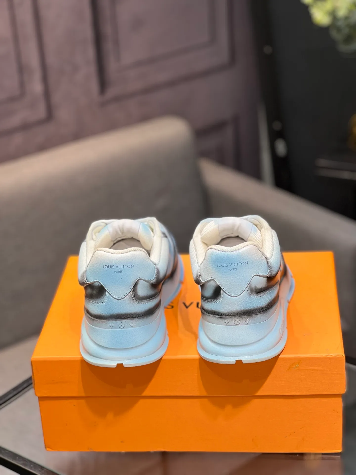Men's shoes 💰760 LV | Louis Vuitton 2025𝐬𝐬 Spring and summer new styles, couples' models, men's models come out first. The counter focuses on the latest casual shoes. Hard goods are new🆕 ❥Purchase level! Full of high-end feel! A popular model among bloggers at home and abroad, it’s retro and fashionable and looks amazing on your feet! Wear a lot of happiness! Mainly recommended model on the official website★ ▪️Upper: Original custom-made imported calfskin fabric ▪️Inner lining: breathable gauze imported from Italy ▪️Outsole: rubber foam ➕tpu high-end outsole ▪️Shoe size: 36-44 (customized for 45 and 46)